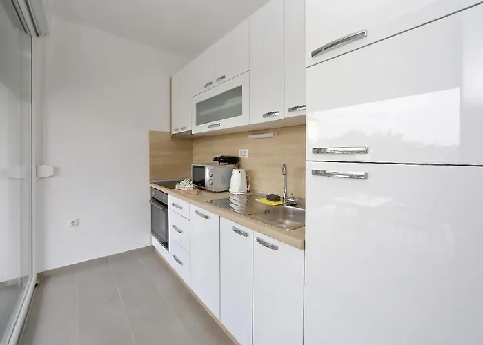 Nikic アパート ビビニェ