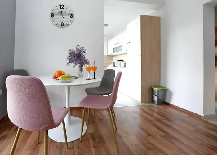 アパート Nikic ビビニェ